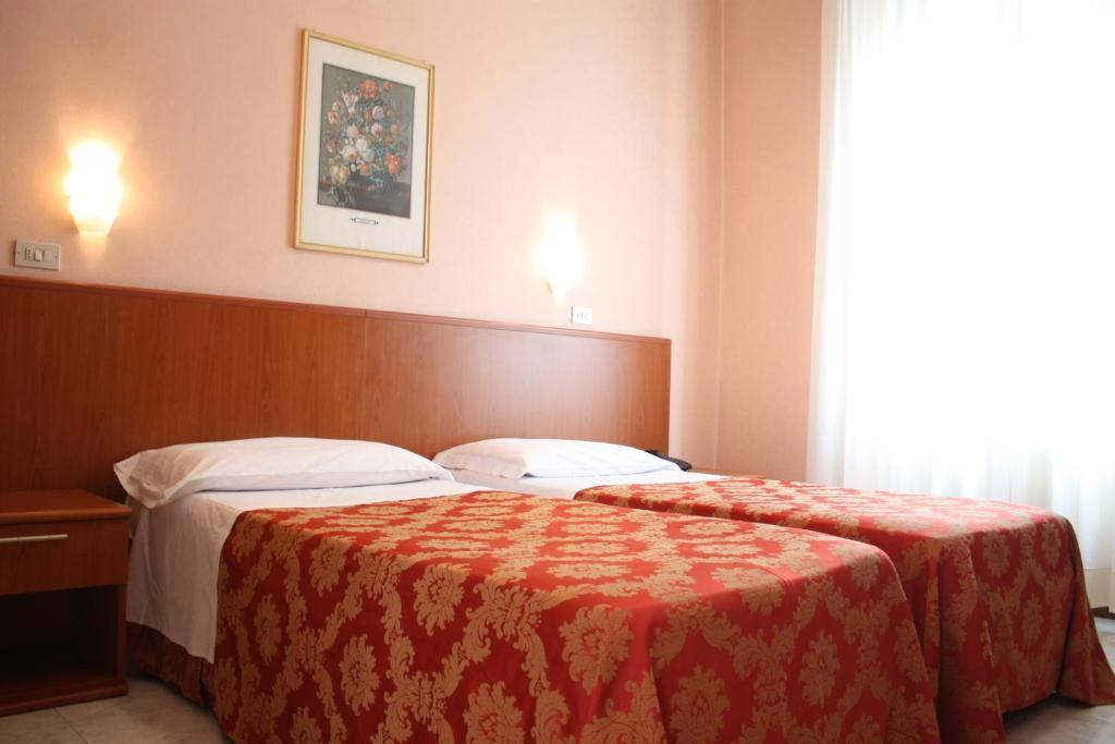 Hotel Garden Milano Phòng bức ảnh